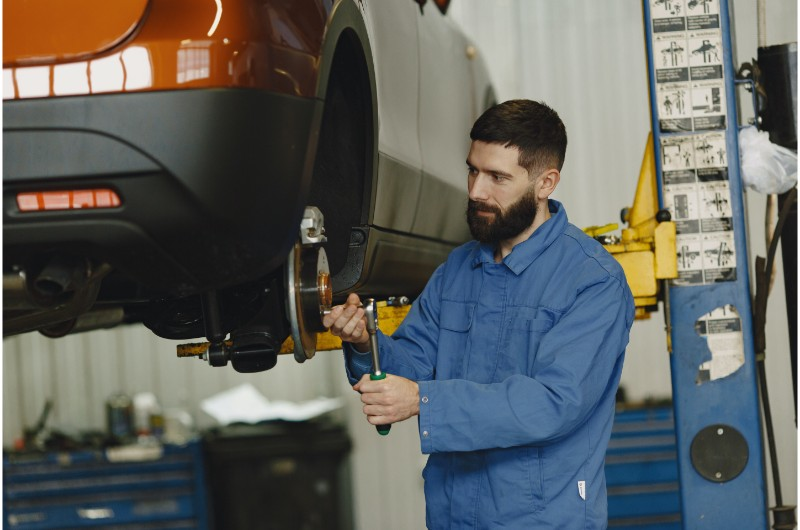 Imagine Organizarea unui atelier de service auto: Sfaturi pentru igienizare